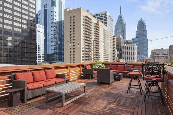  rooftop deck at AQ Rittenhouse Apartments
