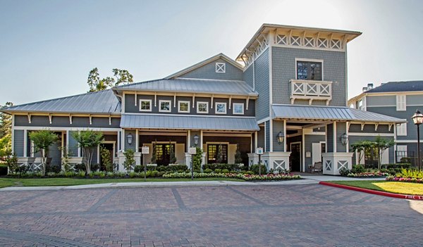 exterior at Retreat at the Woodlands Apartments