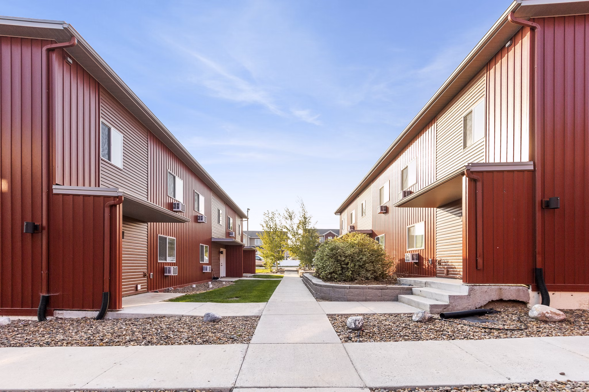 Creekstone Twin Homes: Elegant of luxury twin apartments in peaceful residential neighborhood