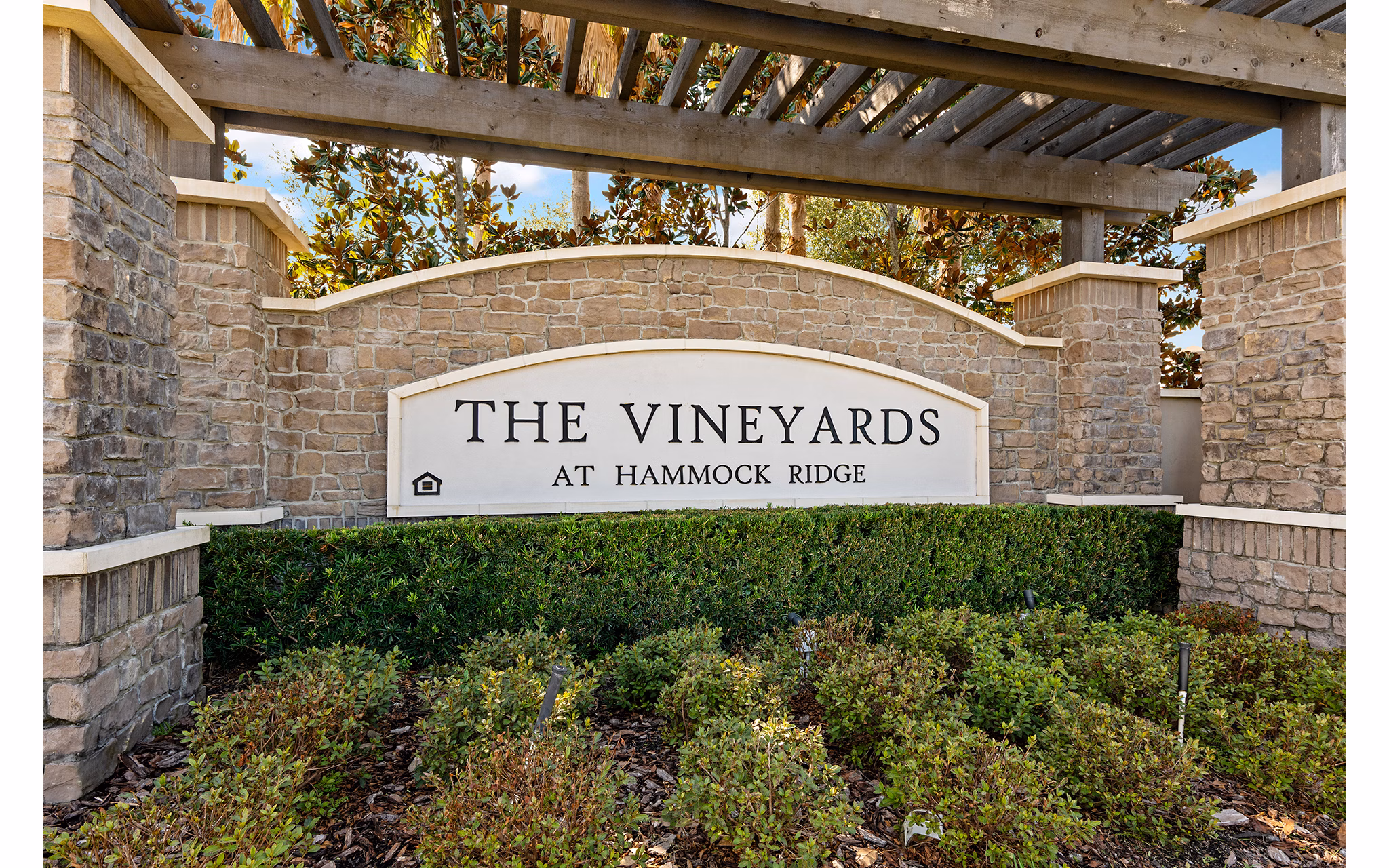 exterior at The Vineyards at Hammock Ridge Apartments 