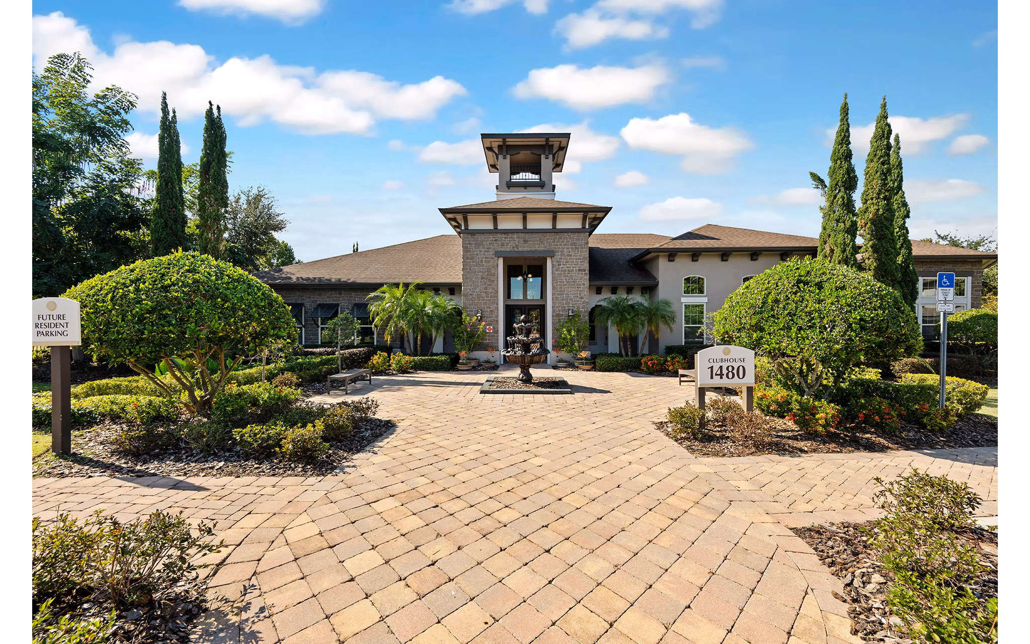exterior at The Vineyards at Hammock Ridge Apartments 