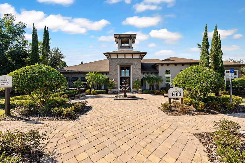exterior at The Vineyards at Hammock Ridge Apartments 