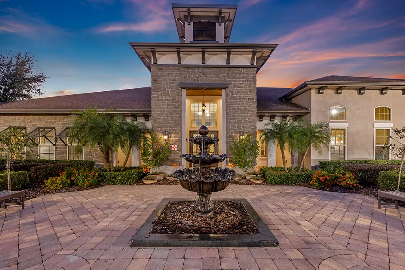 exterior at The Vineyards at Hammock Ridge Apartments 