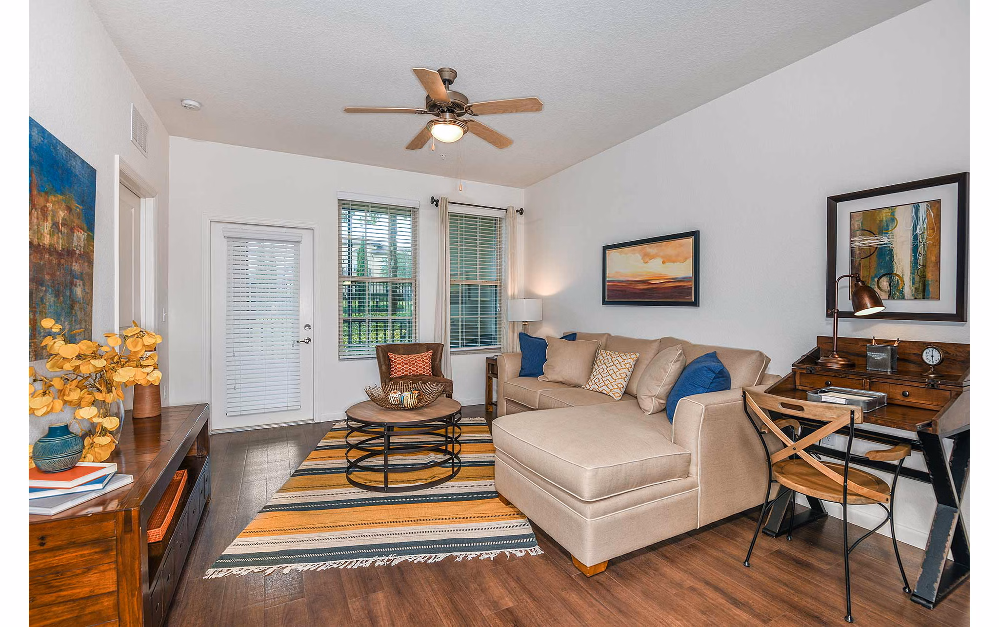 living room at The Vineyards at Hammock Ridge Apartments 