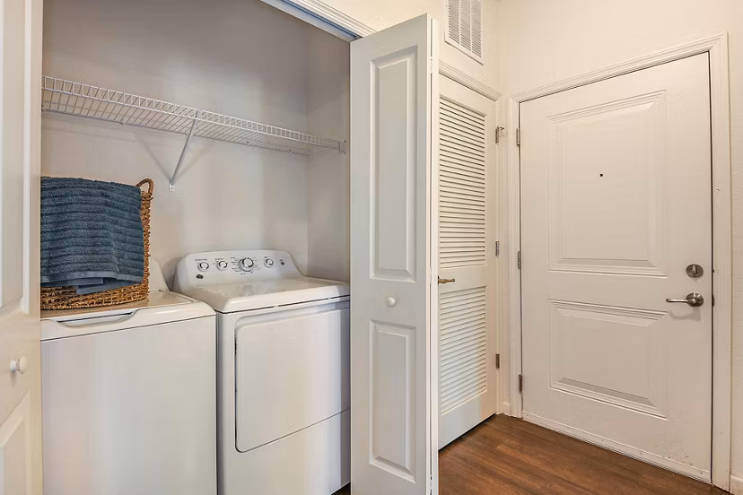 laundry facility at The Vineyards at Hammock Ridge Apartments 