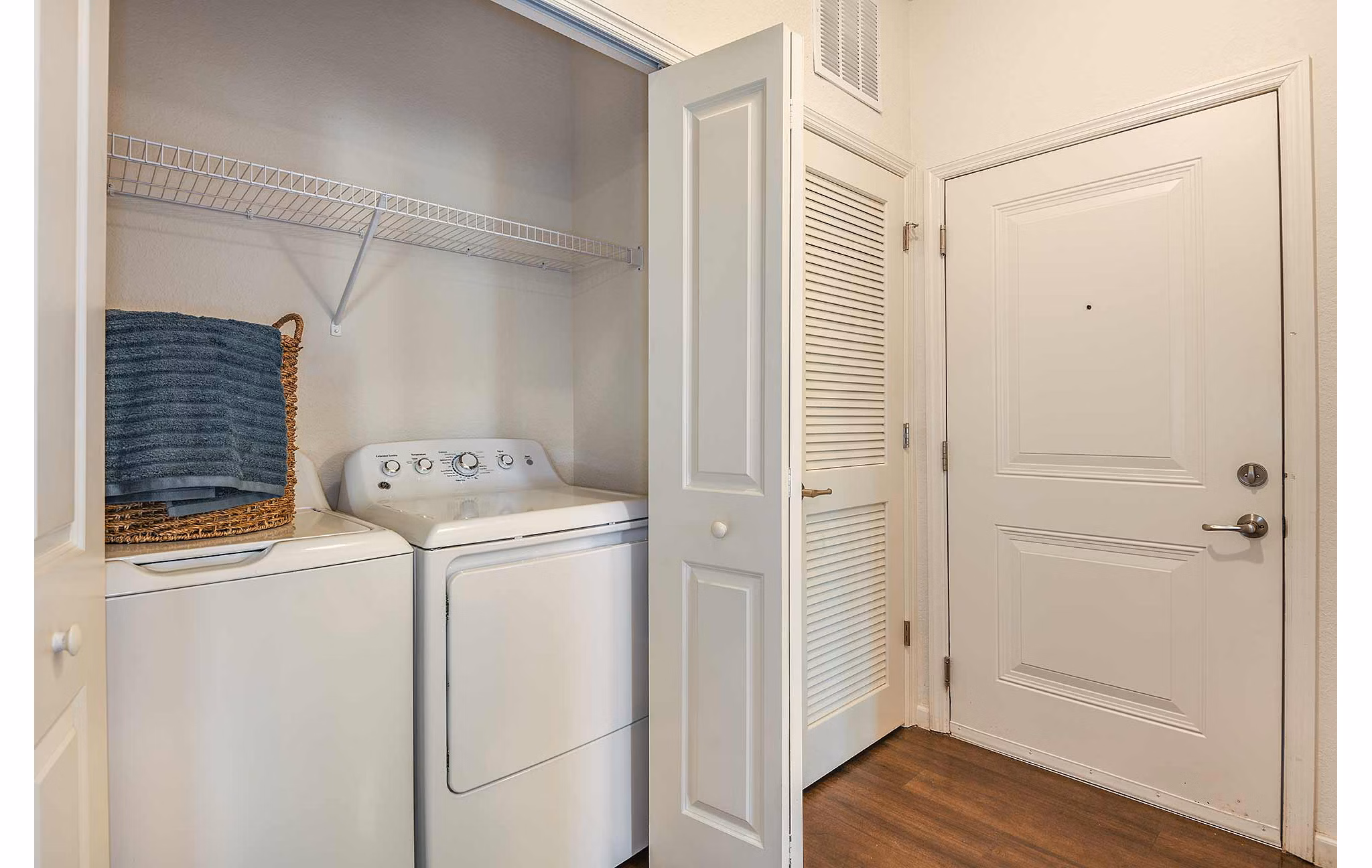 laundry facility at The Vineyards at Hammock Ridge Apartments 