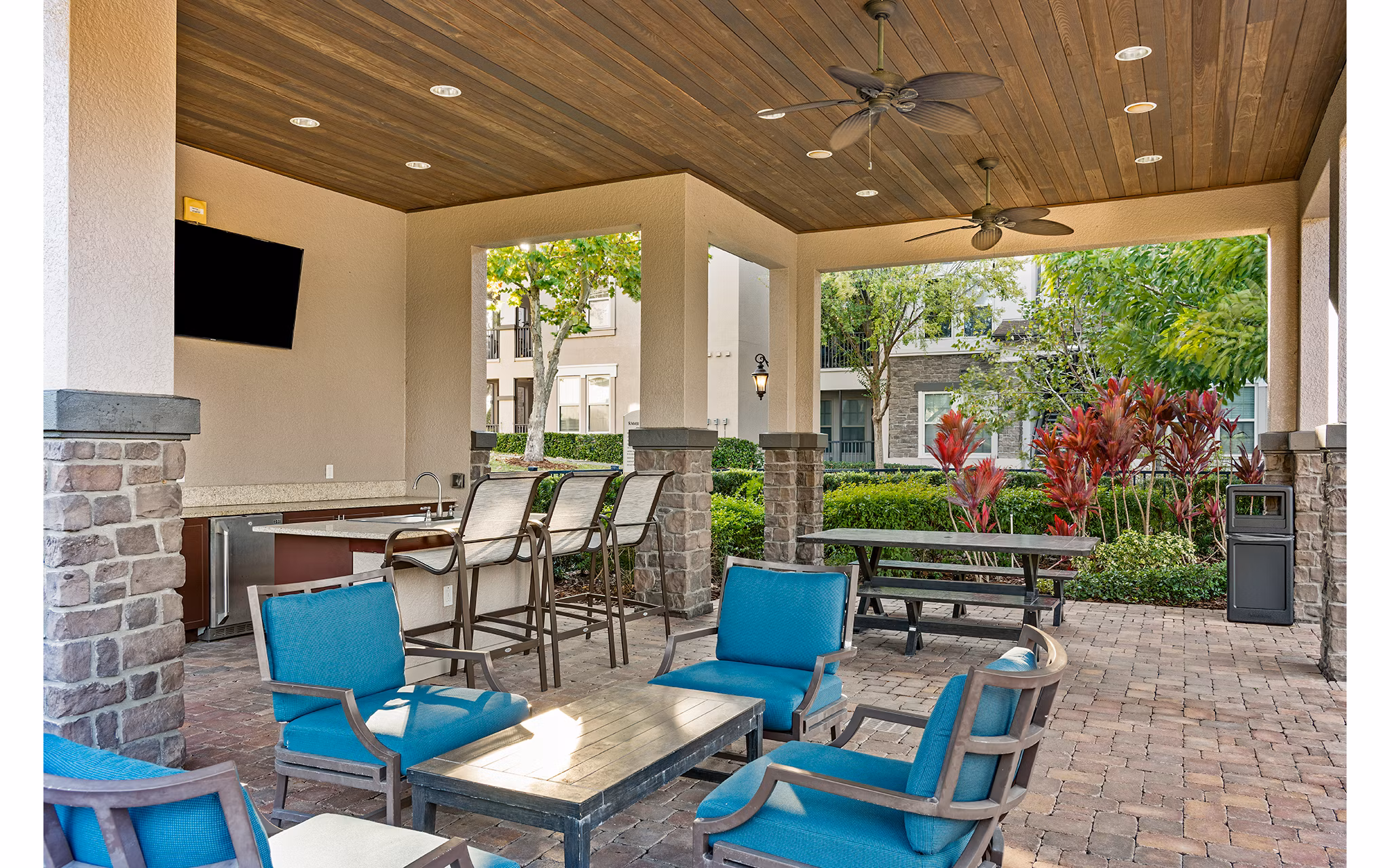 grill area at The Vineyards at Hammock Ridge Apartments 