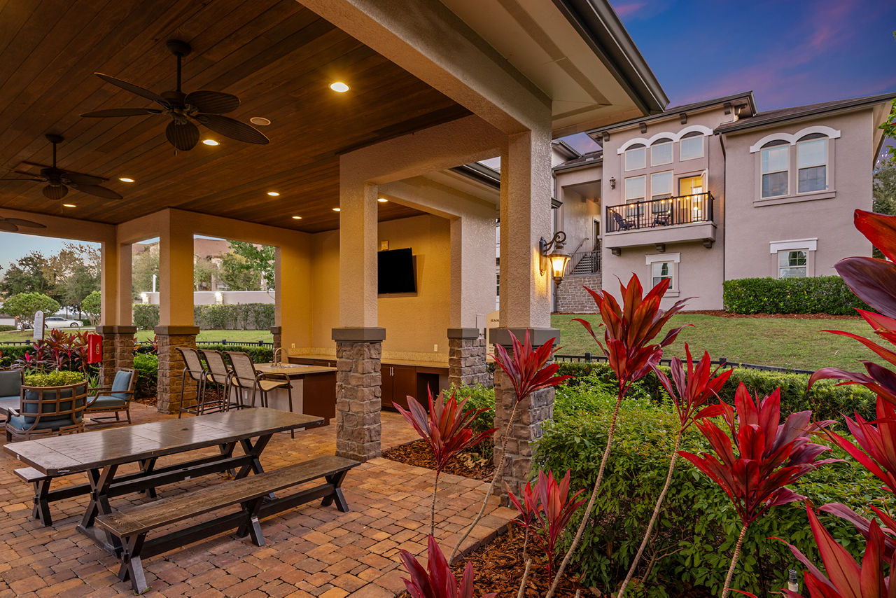 Grill area at The Vineyards At Hammock Ridge Apartments