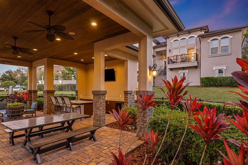 grill area at The Vineyards at Hammock Ridge Apartments 