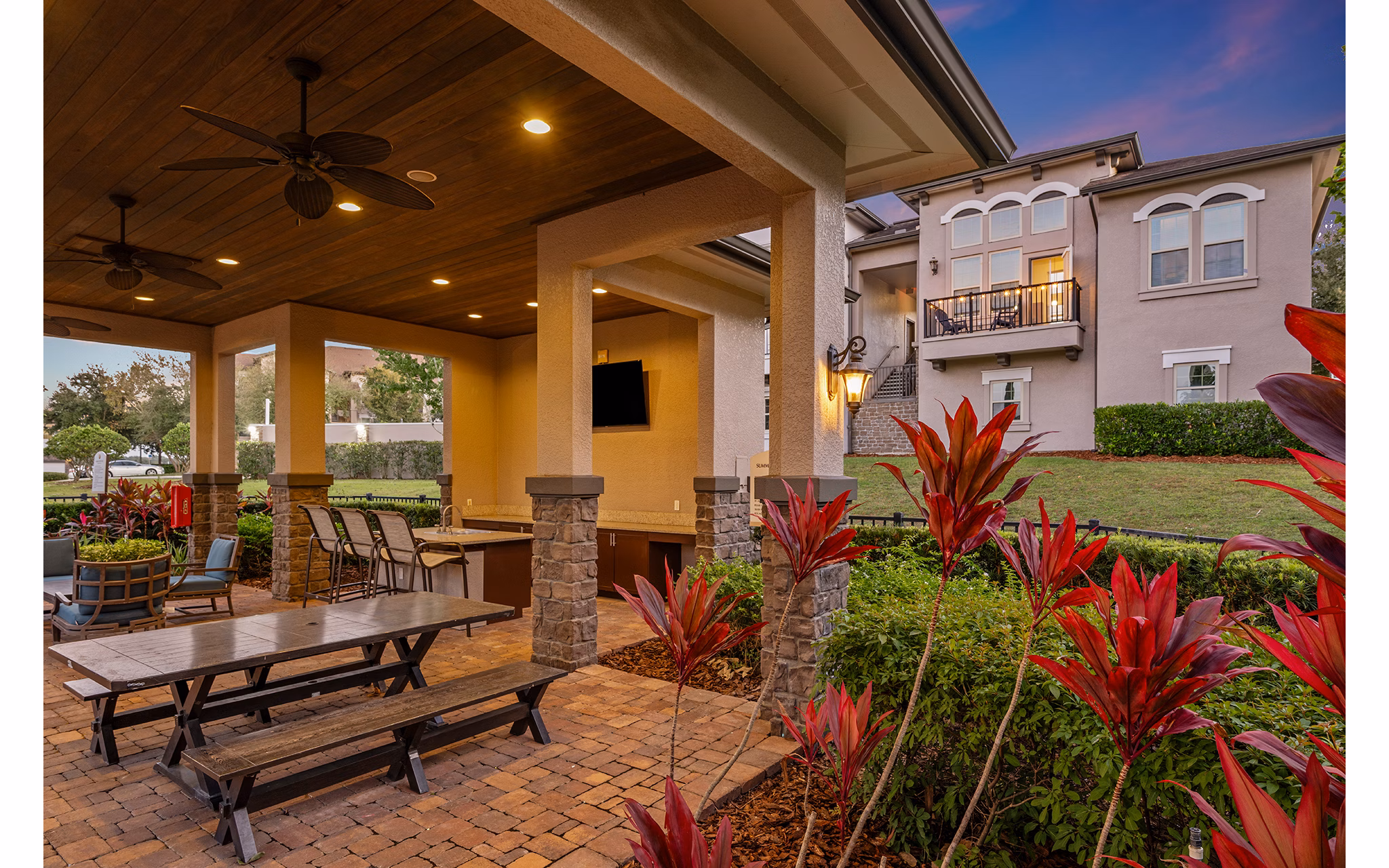 grill area at The Vineyards at Hammock Ridge Apartments 
