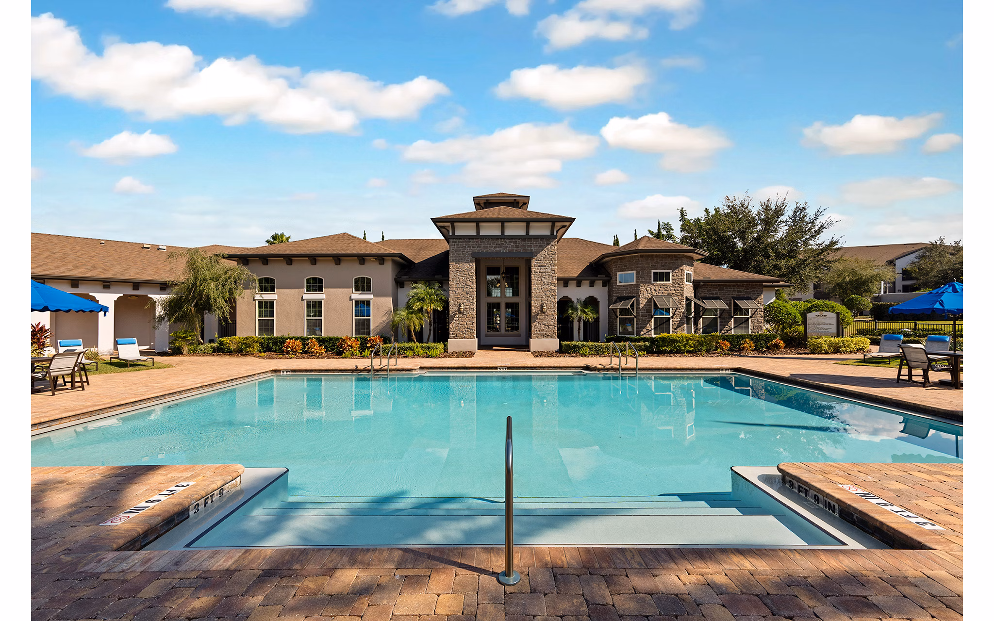 pool at The Vineyards at Hammock Ridge Apartments 