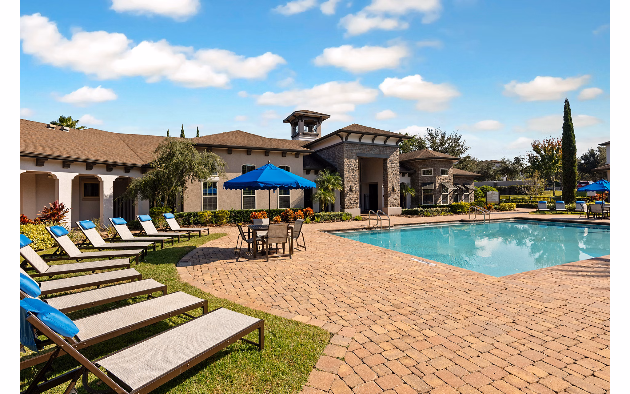 pool at The Vineyards at Hammock Ridge Apartments 