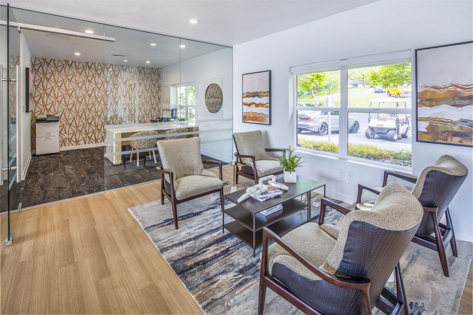 Arbor Heights Apartments: Elegant clubhouse and leasing office featuring modern design and furnishings