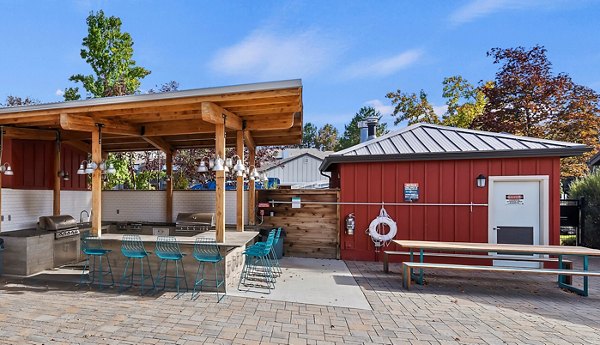 grill area/patio at Whitewater Park Apartments