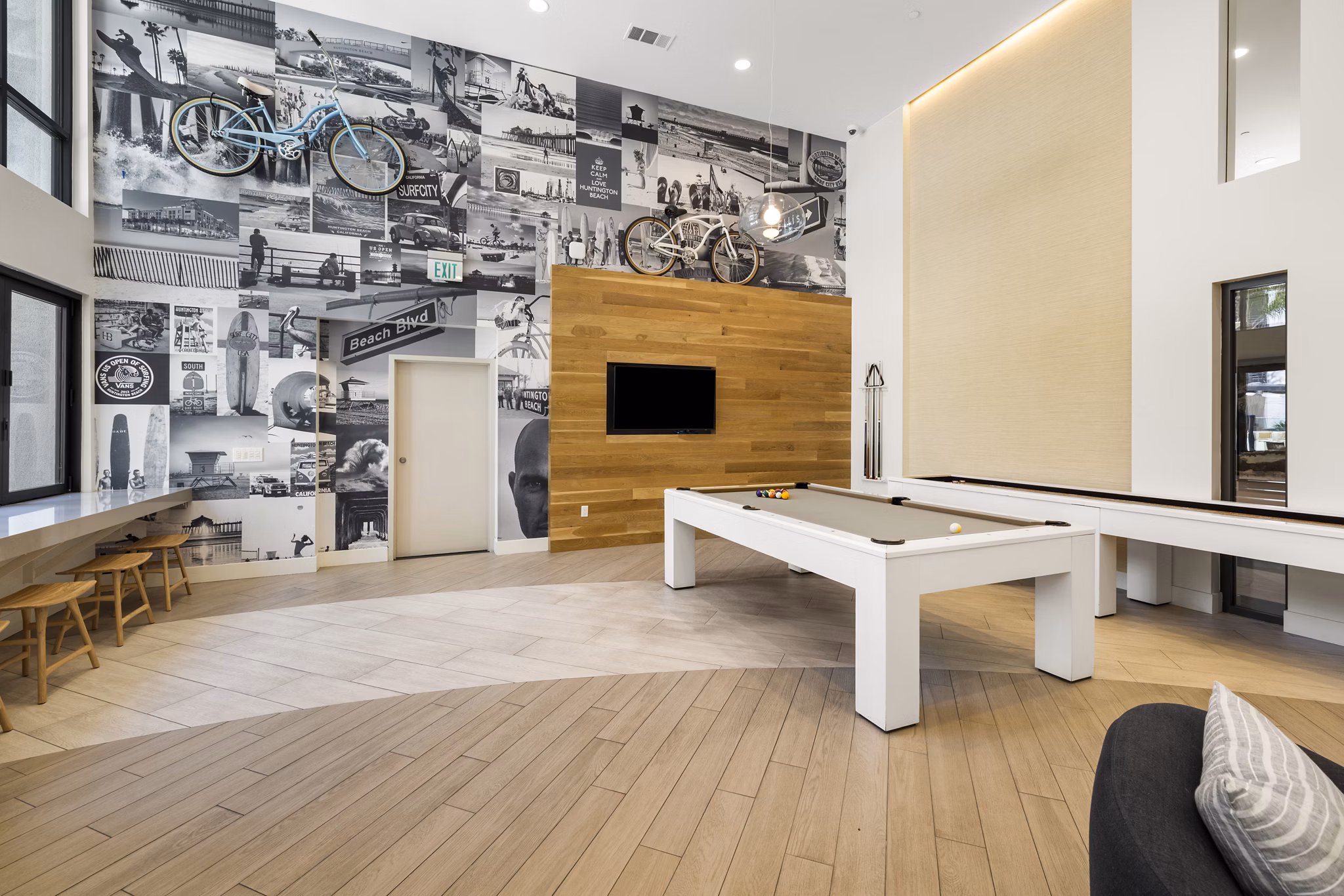 clubhouse game room at Elan Huntington Beach Apartments