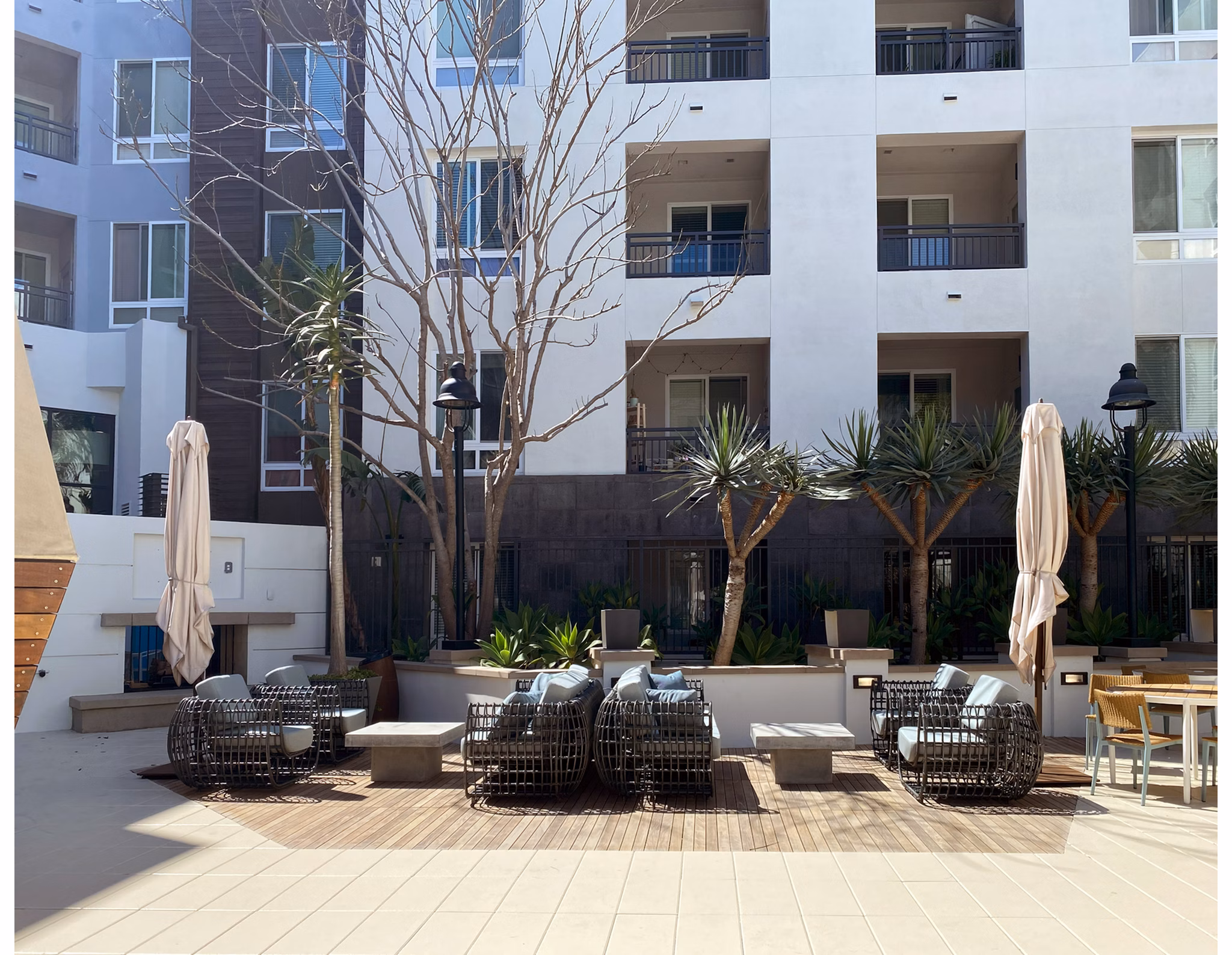 patio at Elan Huntington Beach Apartments