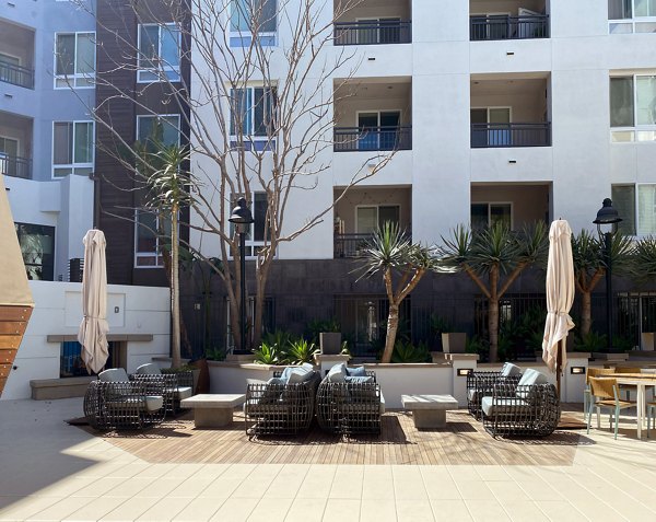 patio at Elan Huntington Beach Apartments