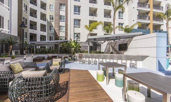 patio at Elan Huntington Beach Apartments