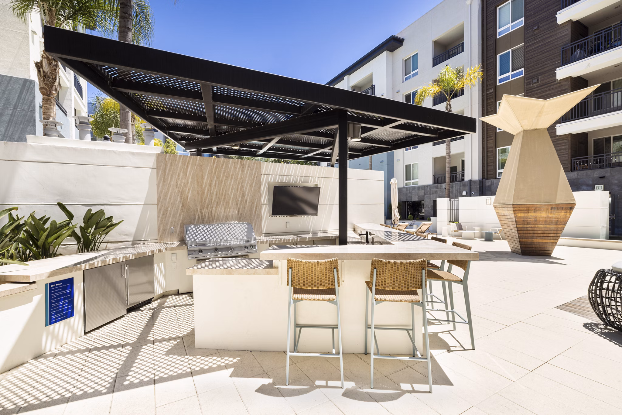 grill area/patio at Elan Huntington Beach Apartments