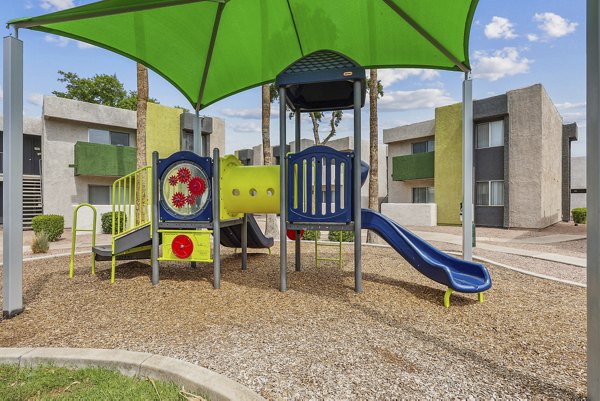 courtyard at Westmount at The District Apartments