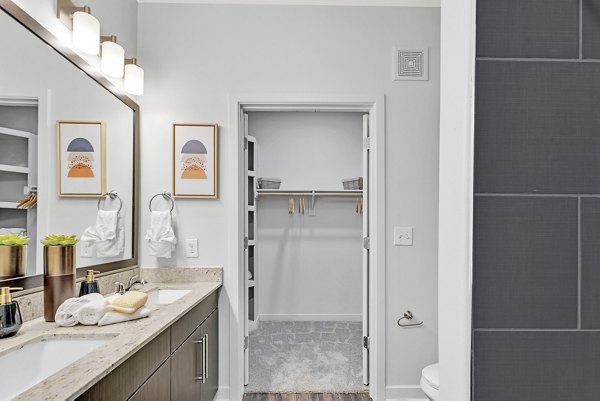 Modern bathroom featuring sleek fixtures at Oak & Ellum Apartments