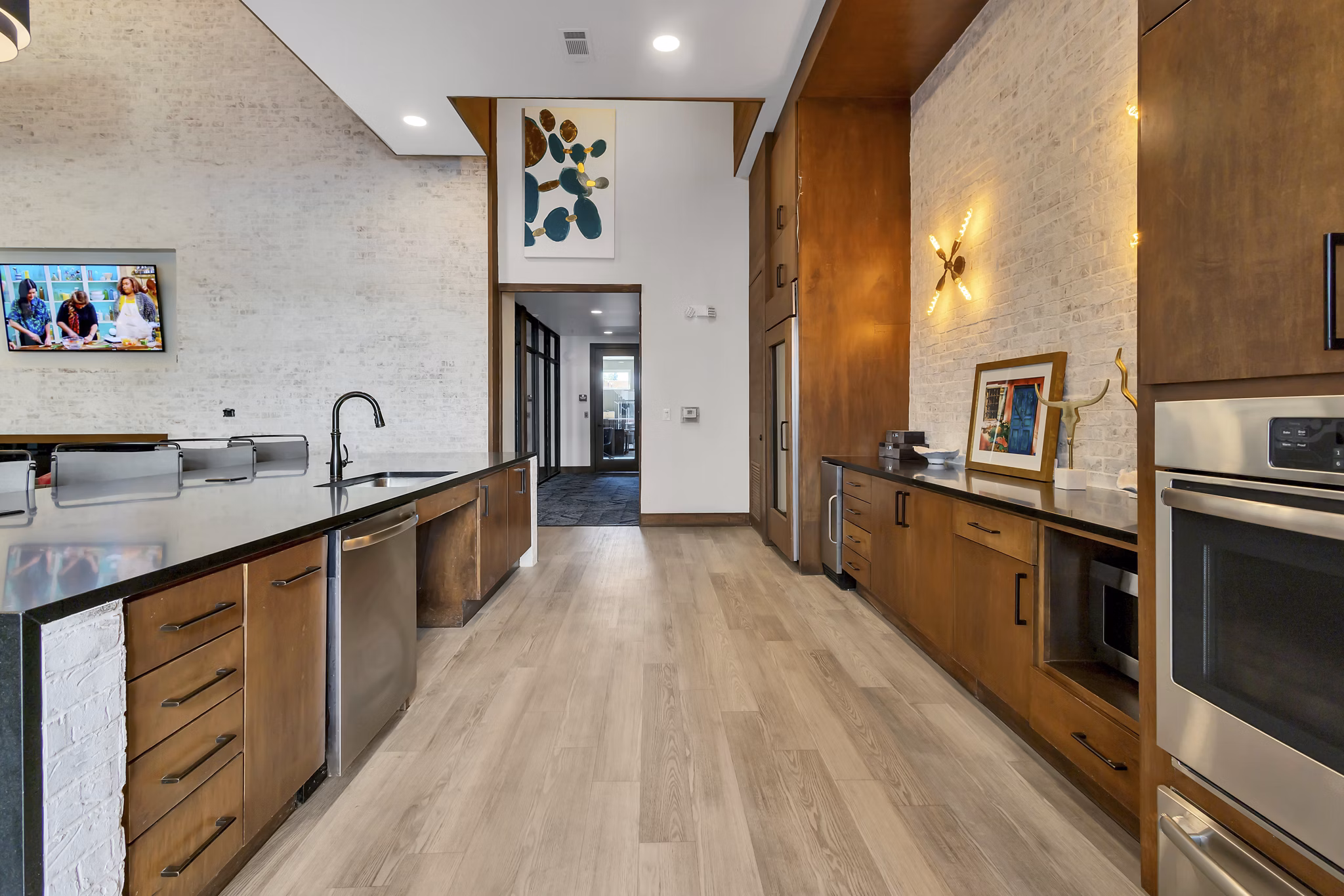 Stylish clubhouse with modern decor at Oak & Ellum Apartments
