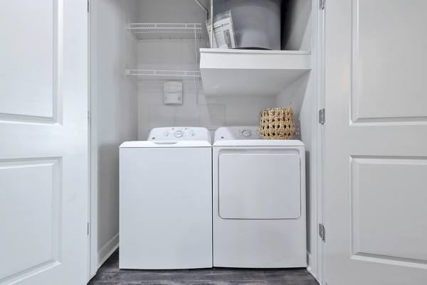 laundry room at Oak & Ellum Apartments