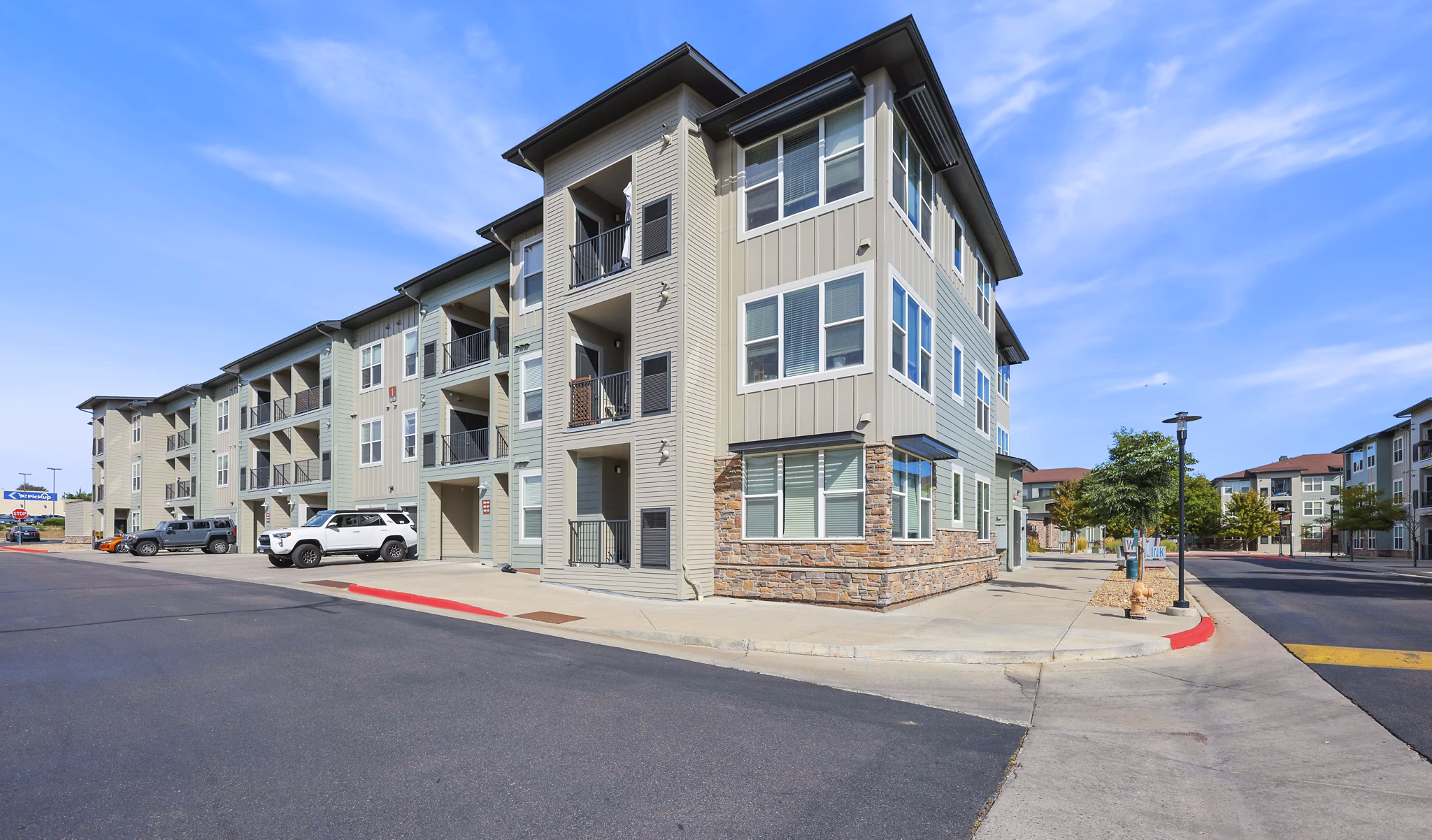 exterior at Westlink at Oak Station Apartments