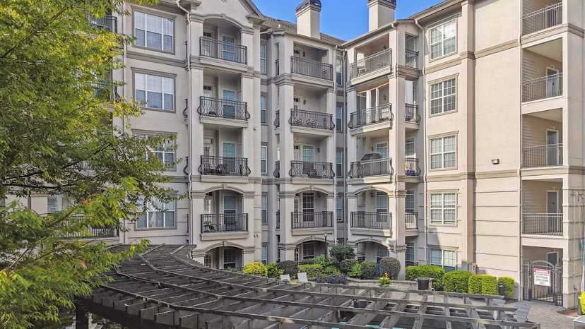 building/exterior at Avana Uptown Apartments