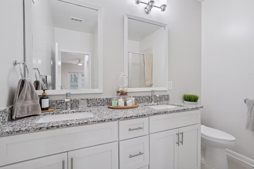 bathroom at Simmons Park Apartments 
