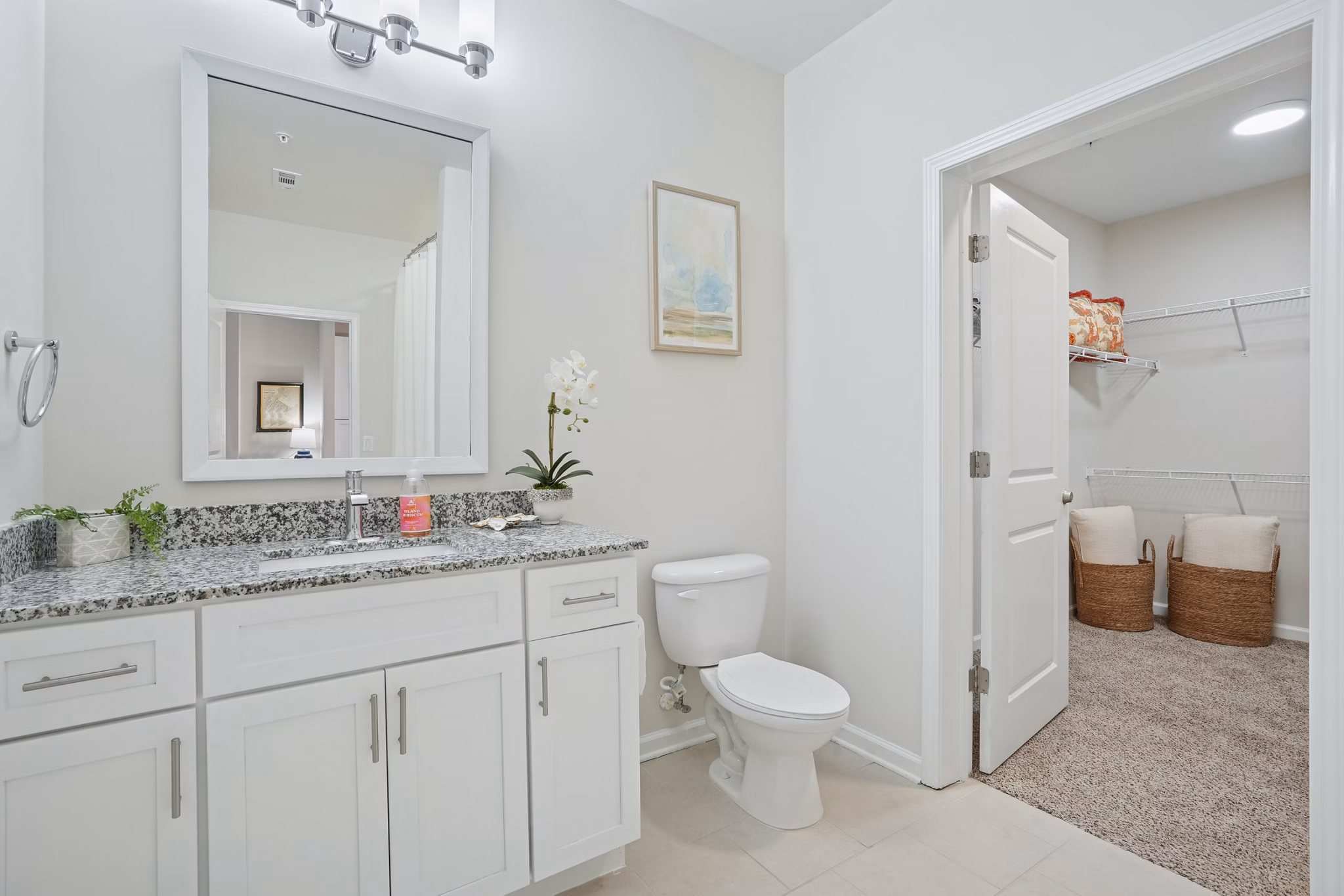 bathroom at Simmons Park Apartments 