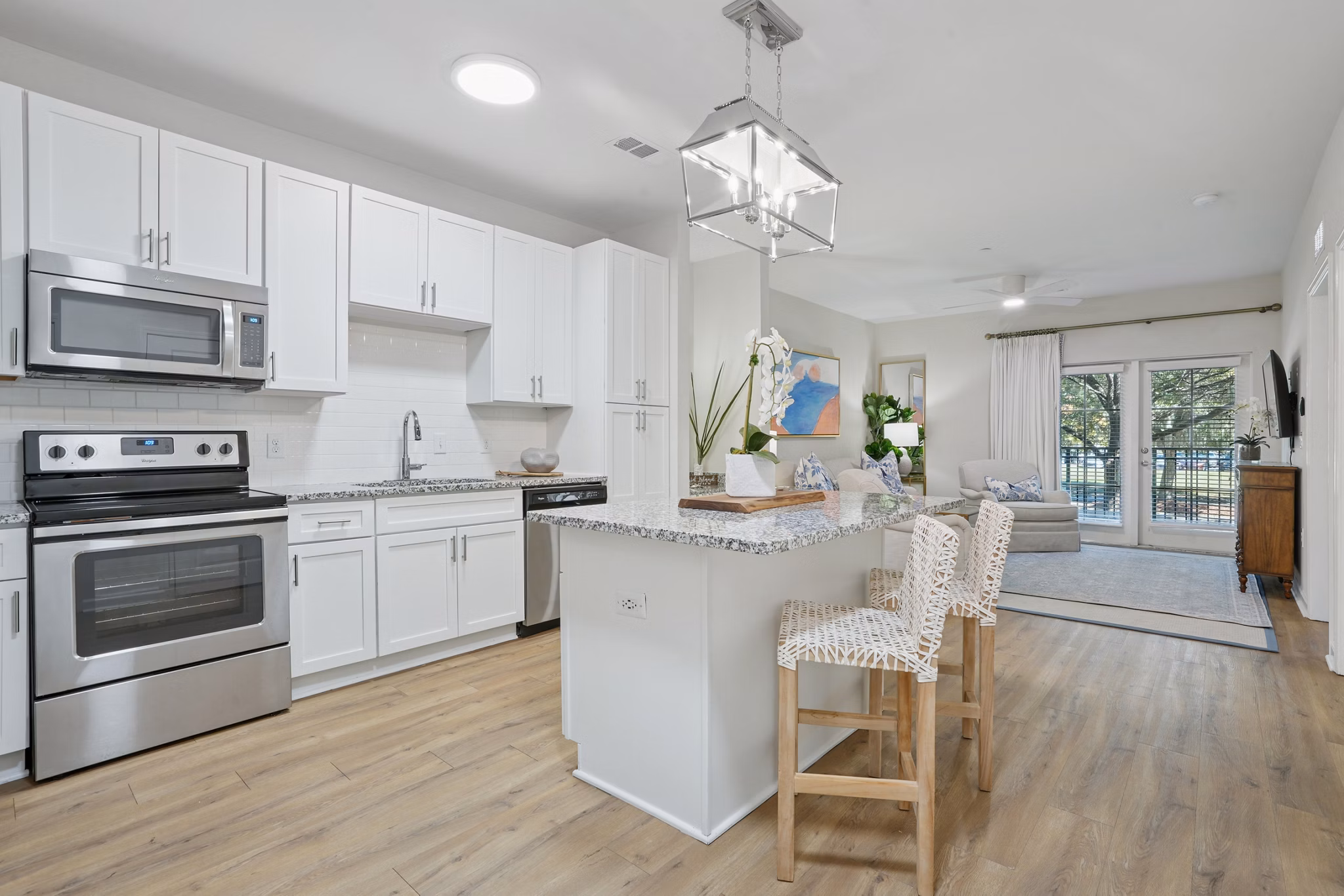 kitchen at Simmons Park Apartments 