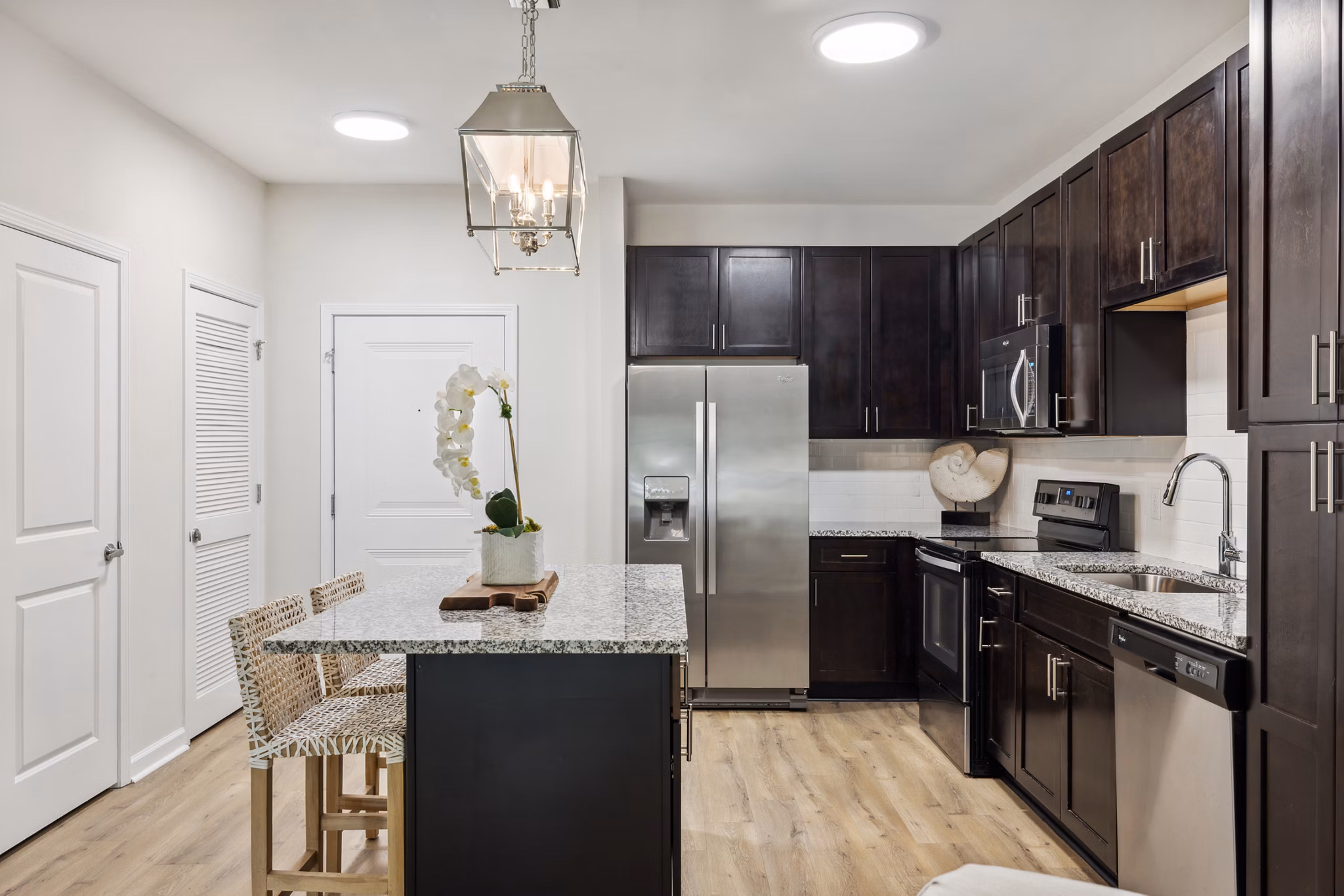 kitchen at Simmons Park Apartments 