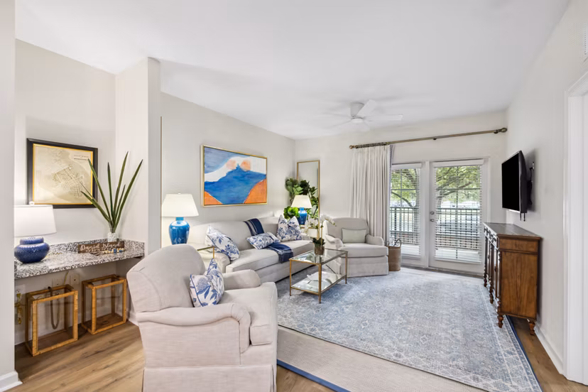 living room at Simmons Park Apartments 