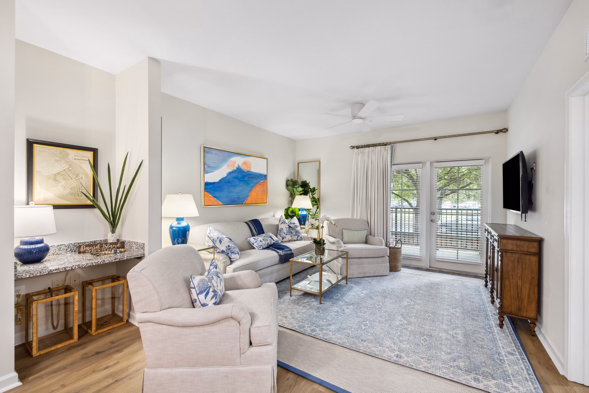 living room at Simmons Park Apartments 