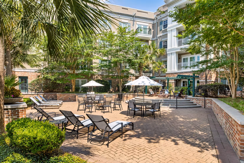 grill area at Simmons Park Apartments 