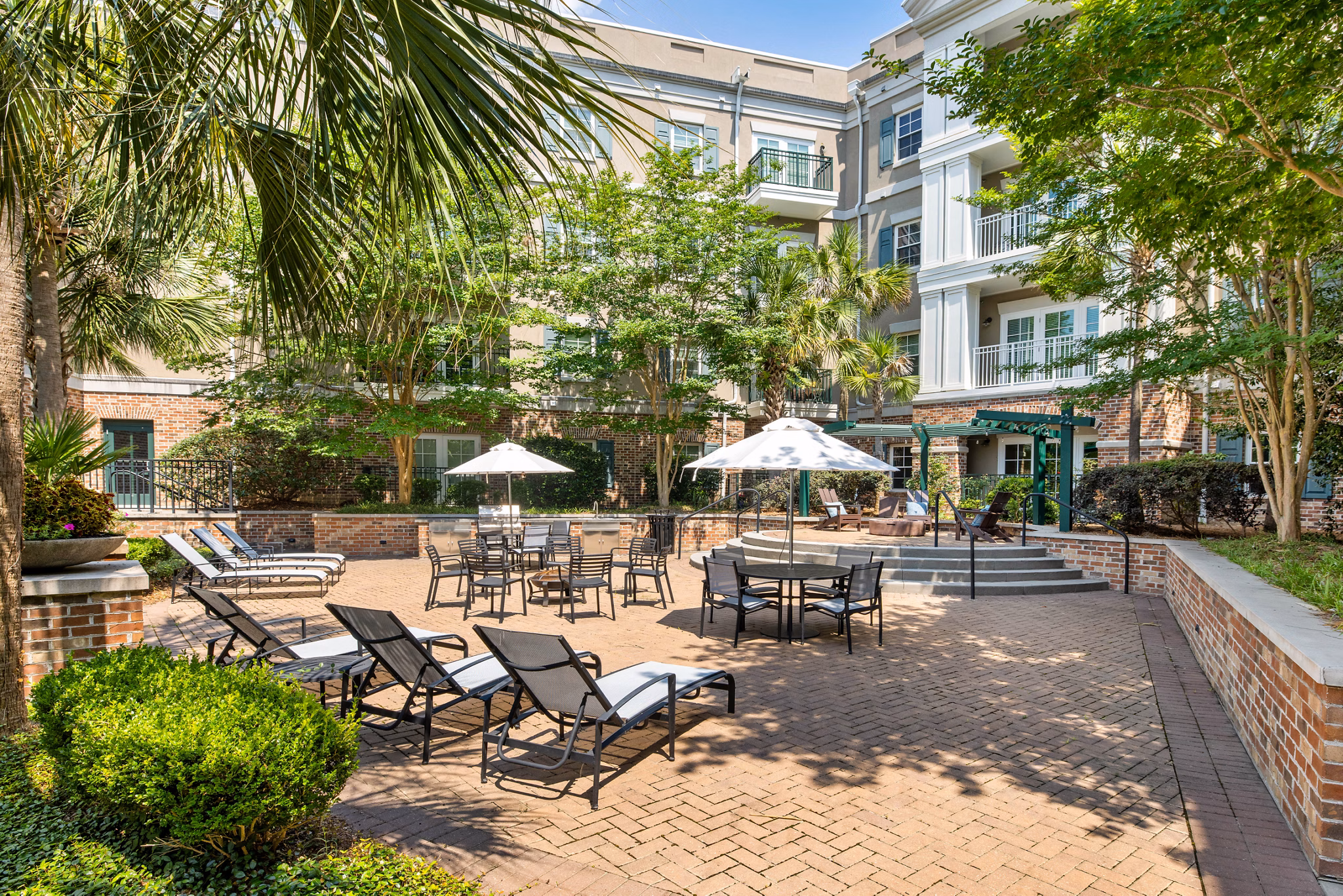 grill area at Simmons Park Apartments 