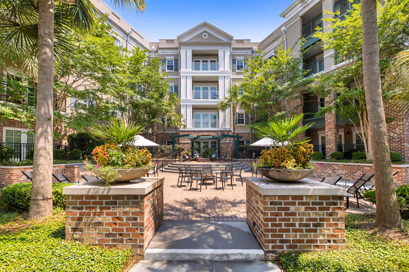 grill area at Simmons Park Apartments 