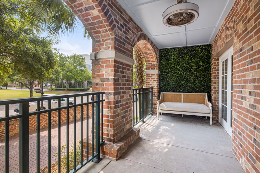 patio at Simmons Park Apartments 