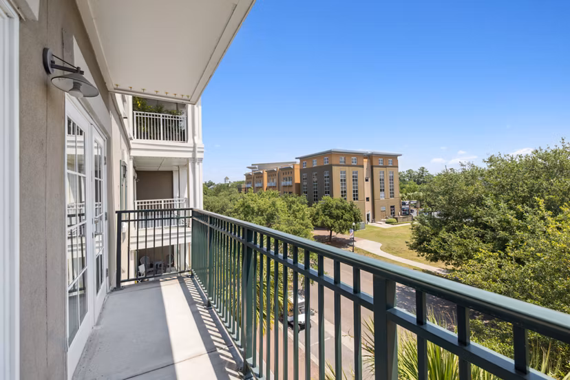 patio at Simmons Park Apartments 