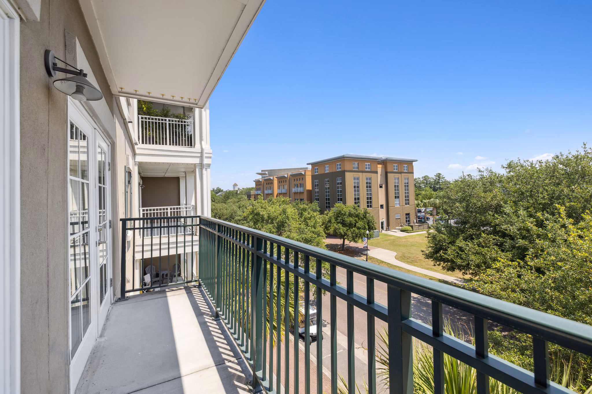 patio at Simmons Park Apartments 