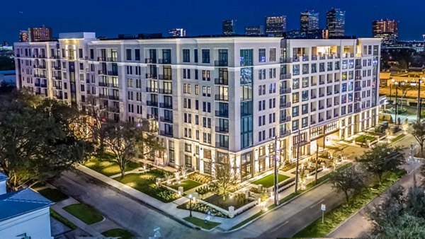 â€œNovel River Oaks: Luxury apartment building in Houstonâ€