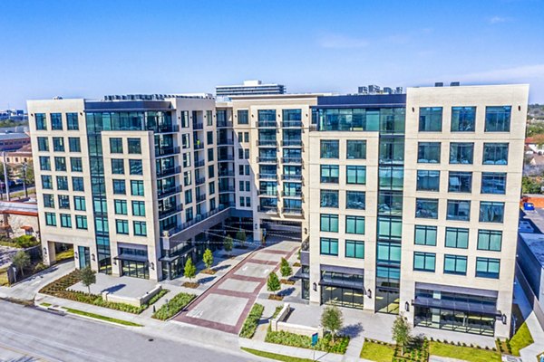 NOVEL River Oaks by Crescent Communities