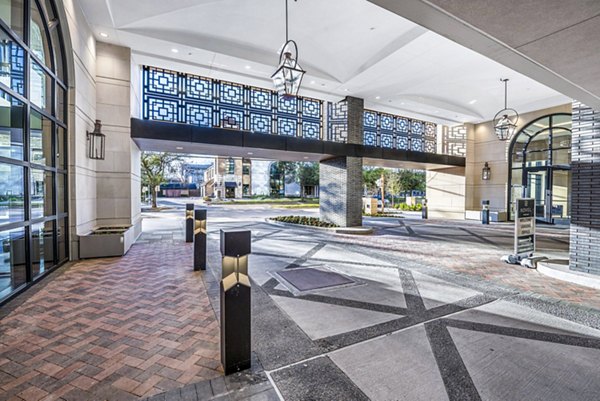 Elegant entrance at Novel River Oaks Apartments, a luxury residential community in the heart of Houston