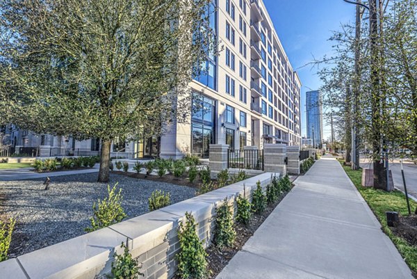 Novel River Oaks: Contemporary of luxury apartments in a prime Houston location