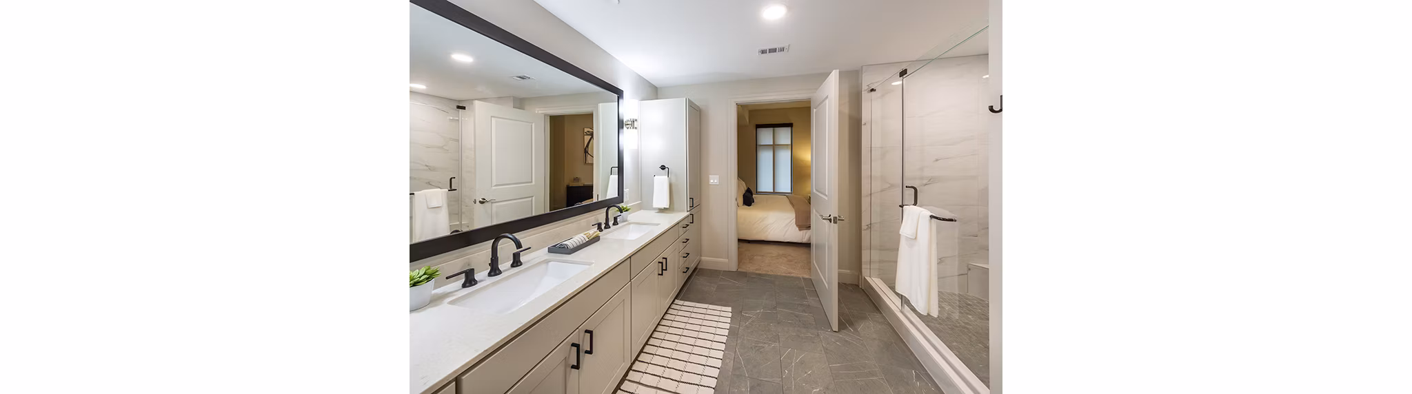 bathroom at Novel River Oaks Apartments 