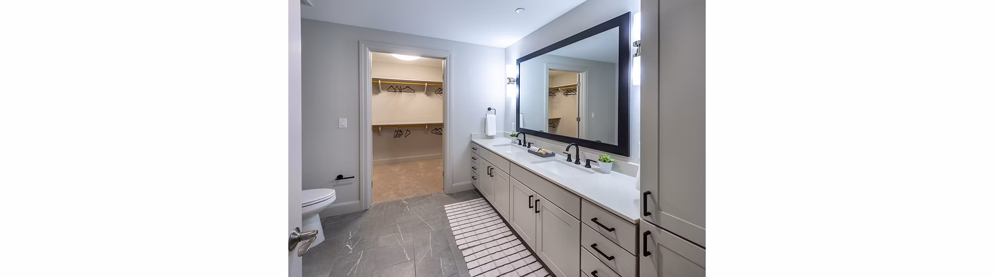 bathroom at Novel River Oaks Apartments 
