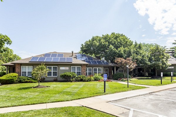 exterior at Sun River Village Apartments