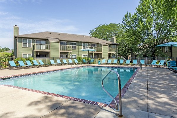 pool at Sun River Village Apartments