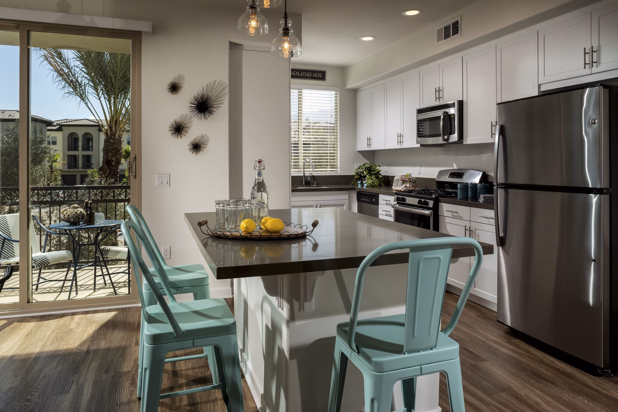dining room at Encanto Apartments